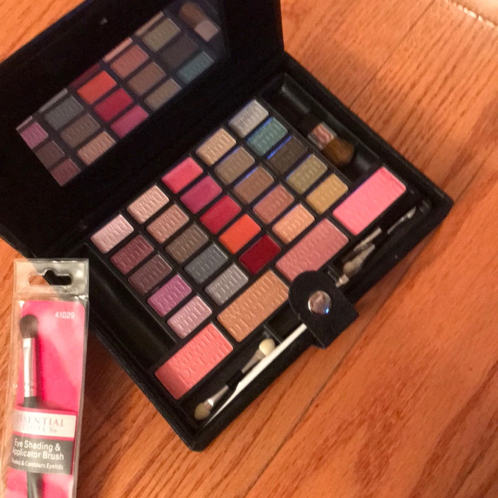 Cosmetic Assortment Kit